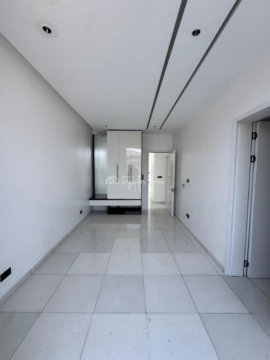 Upscale 2 Bedroom Luxury Apartment with Pool, Elevator, Concierge, Lekki Phase 1, Lekki, Lagos, Flat / Apartment for Sale