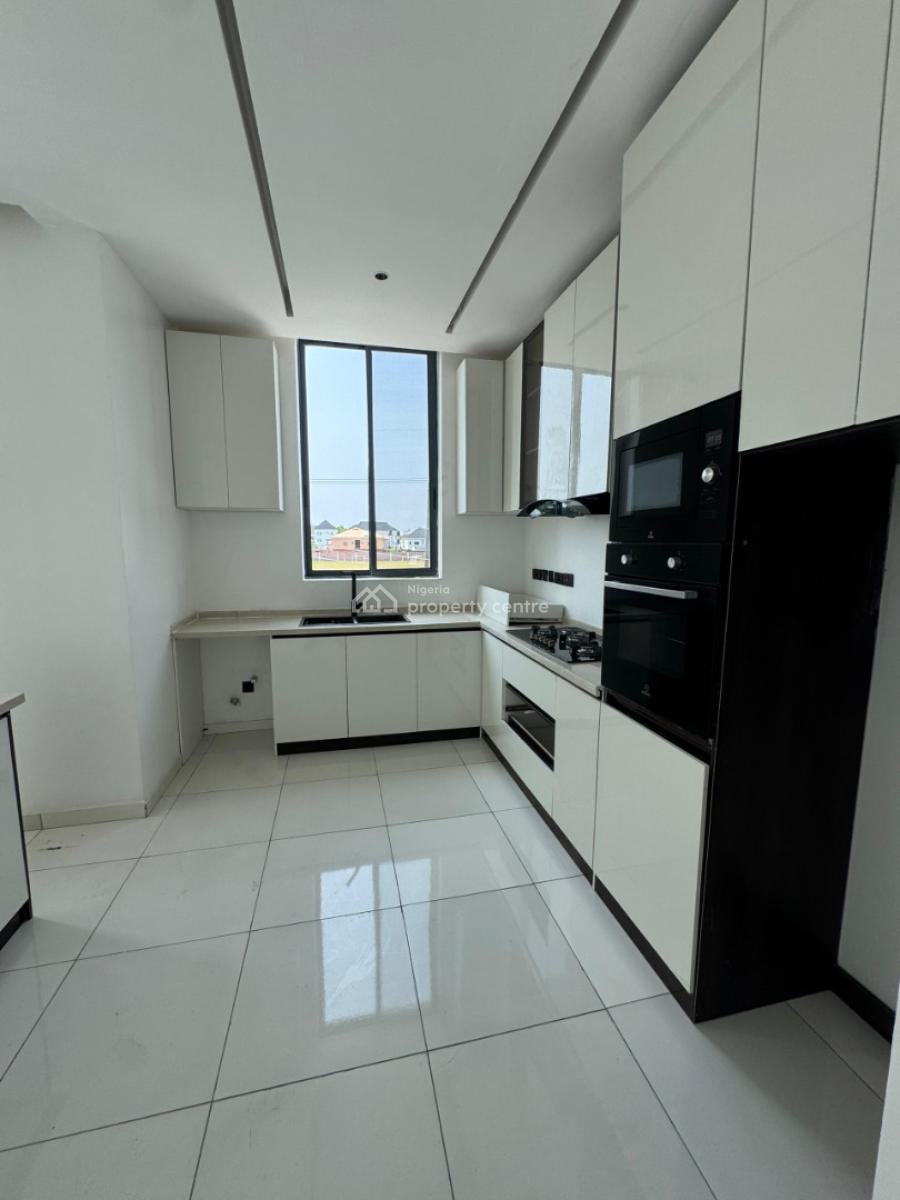 Upscale 2 Bedroom Luxury Apartment with Pool, Elevator, Concierge, Lekki Phase 1, Lekki, Lagos, Flat / Apartment for Sale