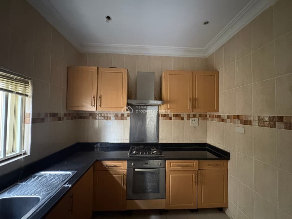 Serviced Vacant 3 Bedroom Apartment, Off Admiralty Way, Lekki Phase 1, Lekki, Lagos, Flat / Apartment for Rent