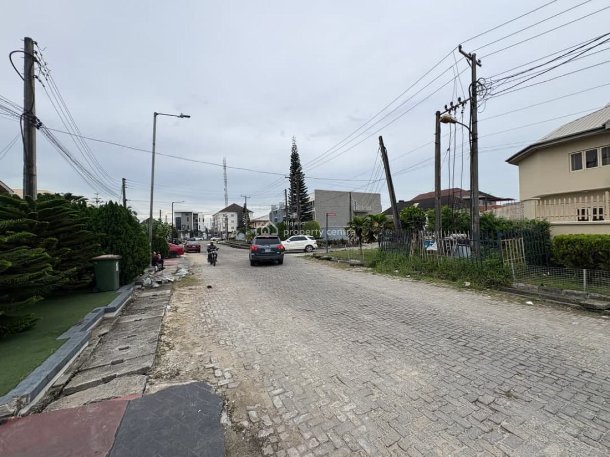 Serviced Vacant 3 Bedroom Apartment, Off Admiralty Way, Lekki Phase 1, Lekki, Lagos, Flat / Apartment for Rent