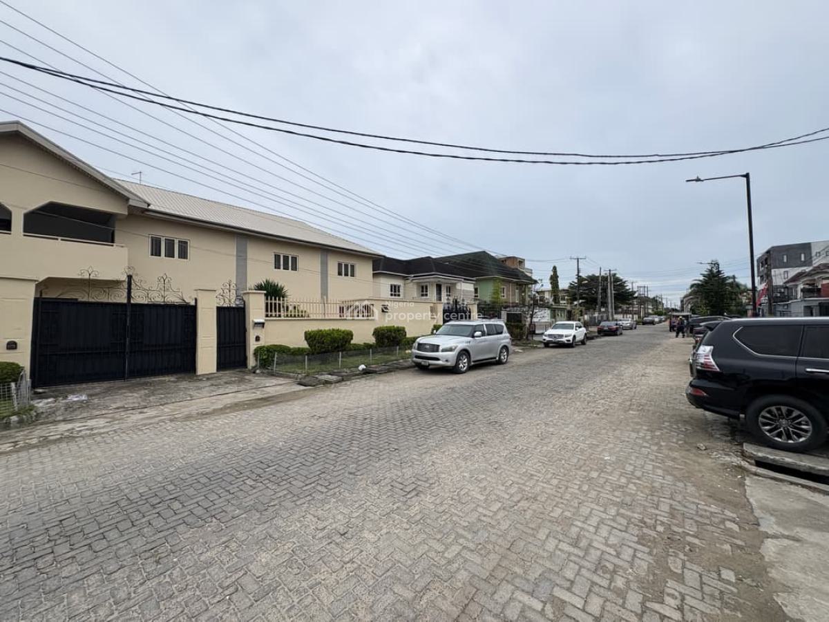 Serviced Vacant 3 Bedroom Apartment, Off Admiralty Way, Lekki Phase 1, Lekki, Lagos, Flat / Apartment for Rent