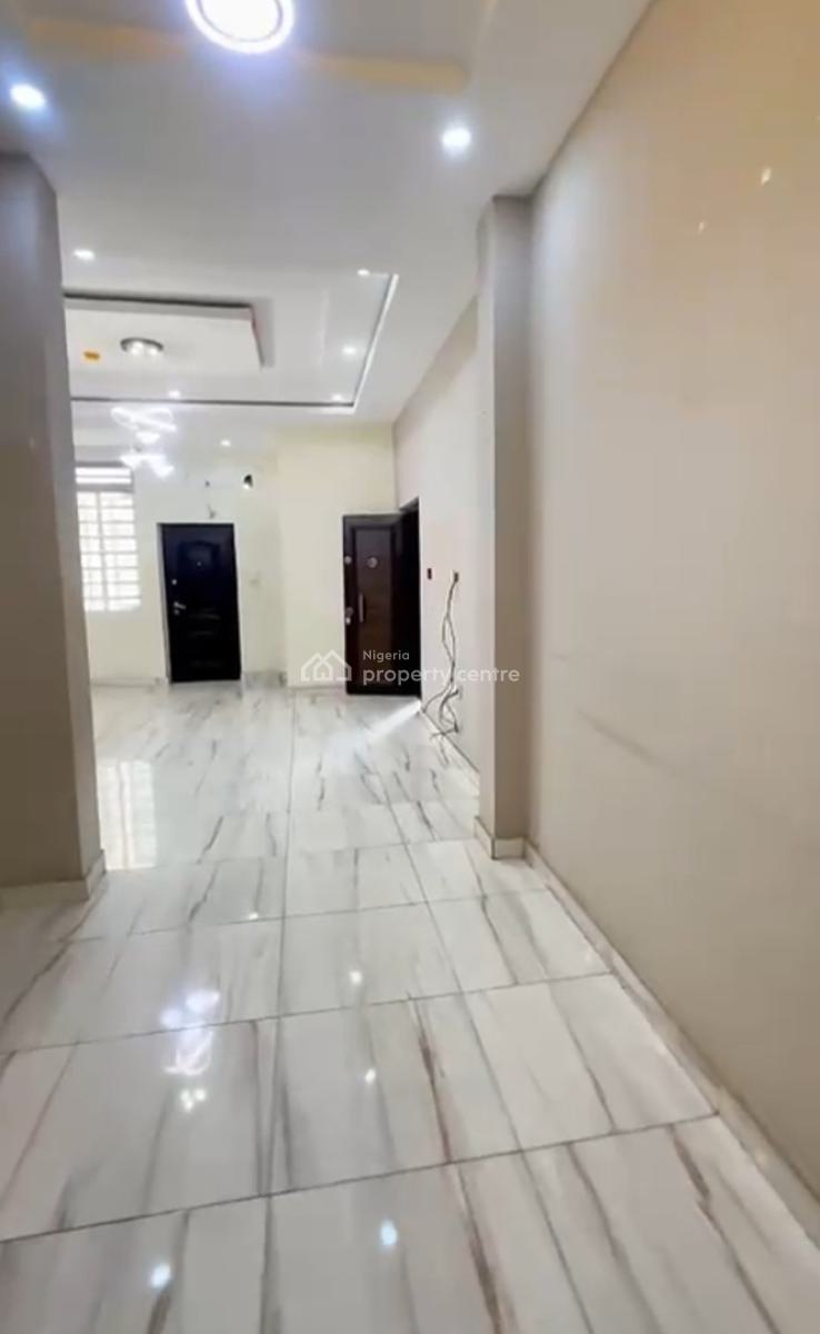 Decent 3 Bedrooms Apartment, Adeniyi Jones, Ikeja, Lagos, Flat / Apartment for Sale