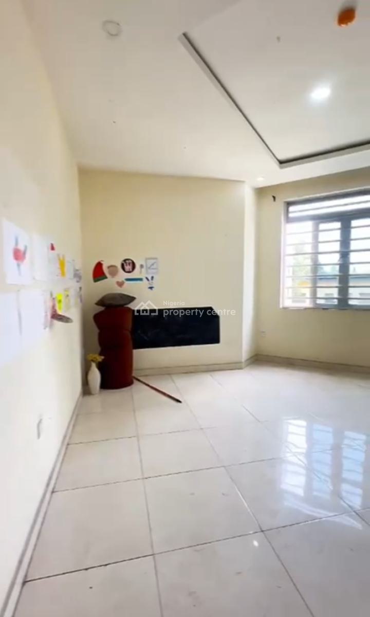 Decent 3 Bedrooms Apartment, Adeniyi Jones, Ikeja, Lagos, Flat / Apartment for Sale