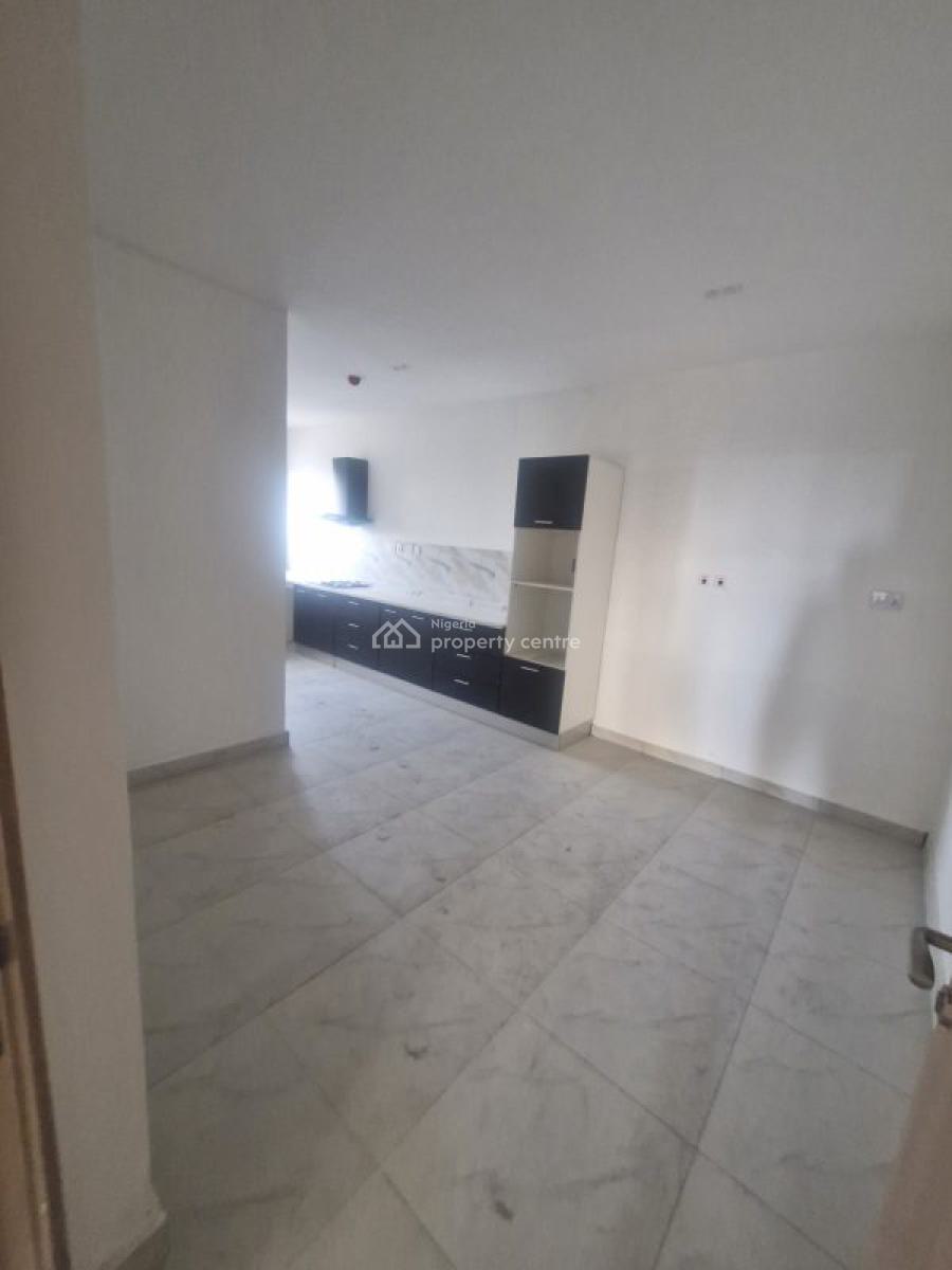 Spacious Serviced 3 Bedroom Apartment with Bq, Pool., Lekki Phase 1, Lekki, Lagos, Block of Flats for Sale