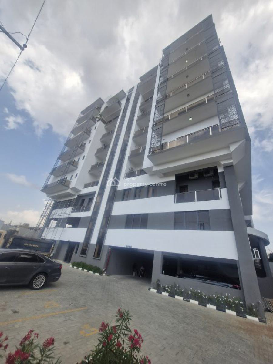 Spacious Serviced 3 Bedroom Apartment with Bq, Pool., Lekki Phase 1, Lekki, Lagos, Block of Flats for Sale