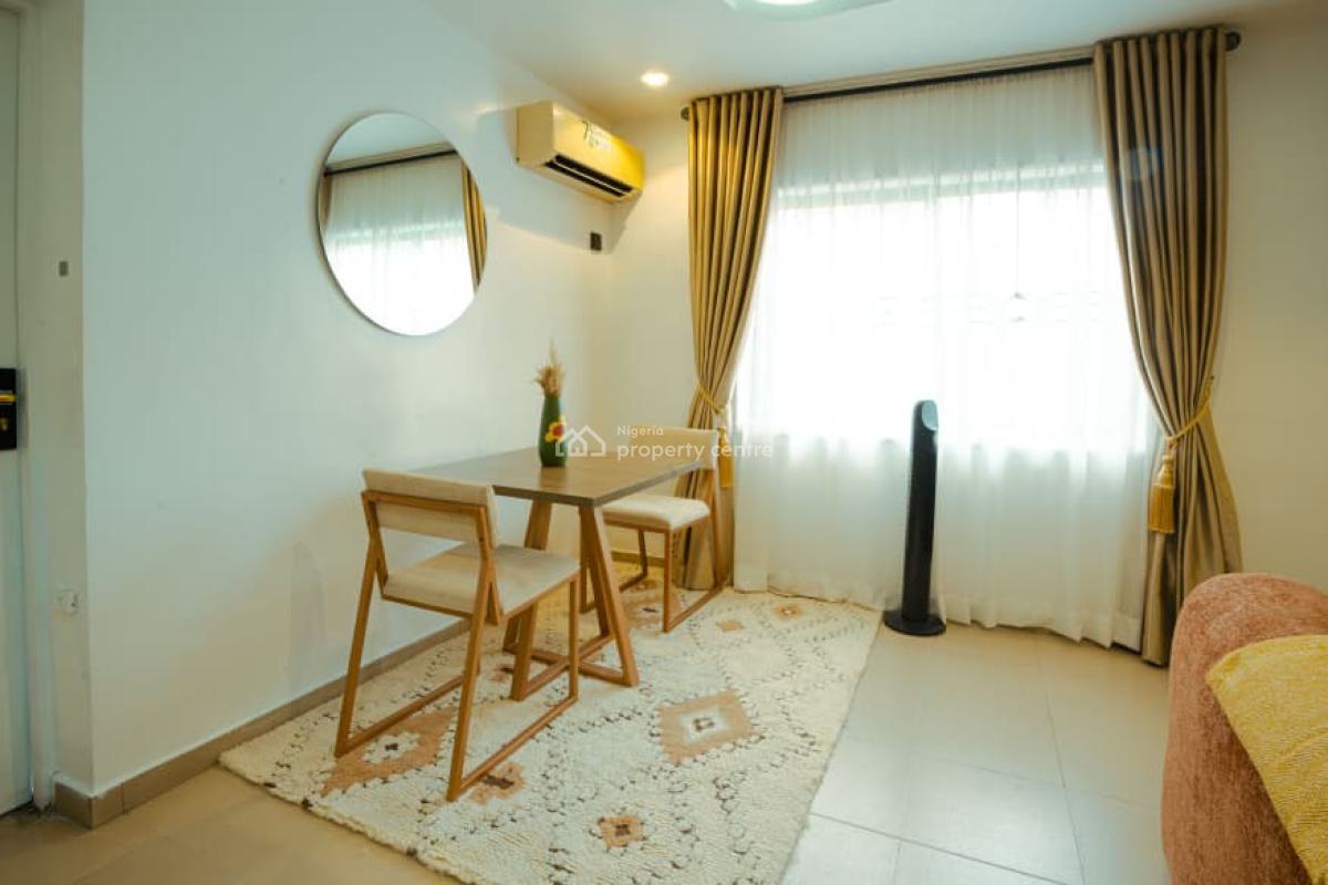 Modern 3-bedroom En-suite Apartment with Lounge and Private Compound, Gbagada, Lagos, Flat / Apartment Short Let