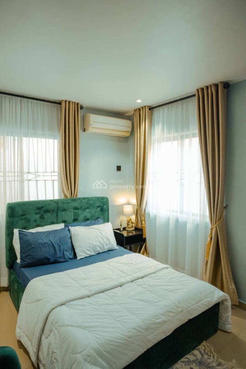 Modern 3-bedroom En-suite Apartment with Lounge and Private Compound, Gbagada, Lagos, Flat / Apartment Short Let