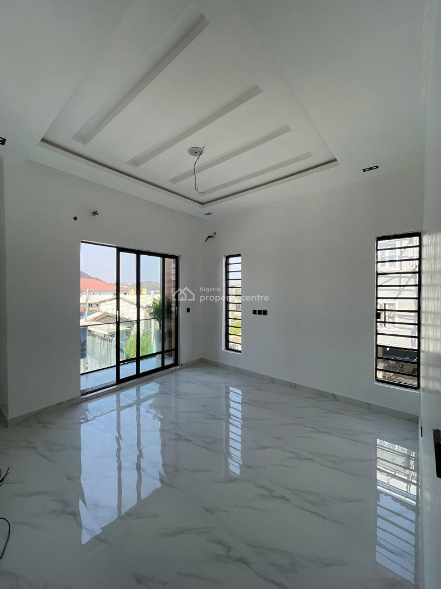 Distress 4 Bedroom Semi-detached, Ikota, Lekki, Lagos, Semi-detached Duplex for Sale