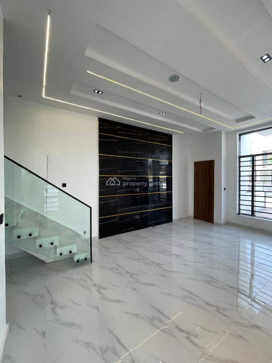 Distress 4 Bedroom Semi-detached, Ikota, Lekki, Lagos, Semi-detached Duplex for Sale