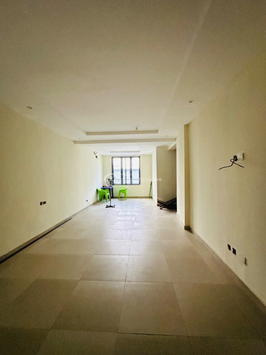Spaciously Built 2 Bedroom Apartment with Pool, Gym & Elevator, Lekki Phase 1, Lekki, Lagos, Flat / Apartment for Rent