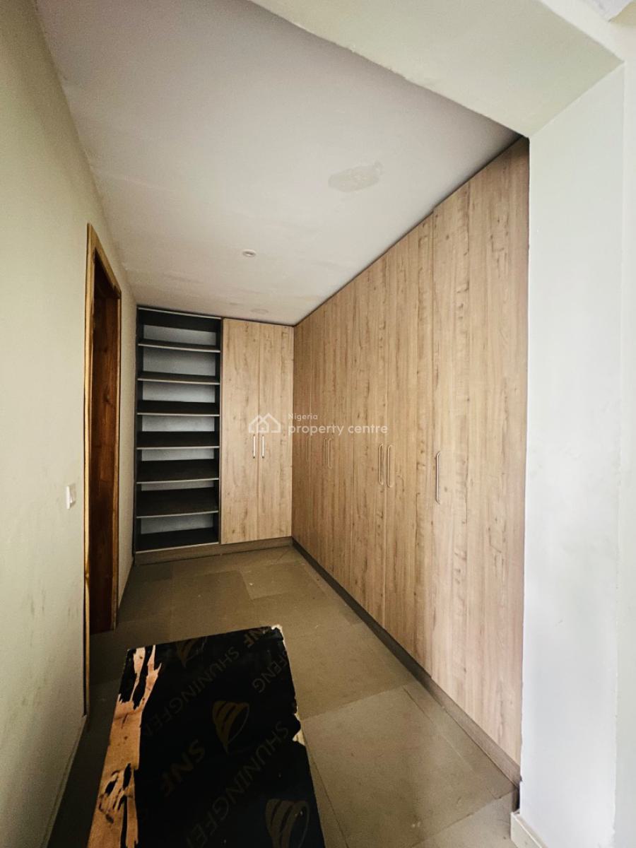 Spaciously Built 2 Bedroom Apartment with Pool, Gym & Elevator, Lekki Phase 1, Lekki, Lagos, Flat / Apartment for Rent