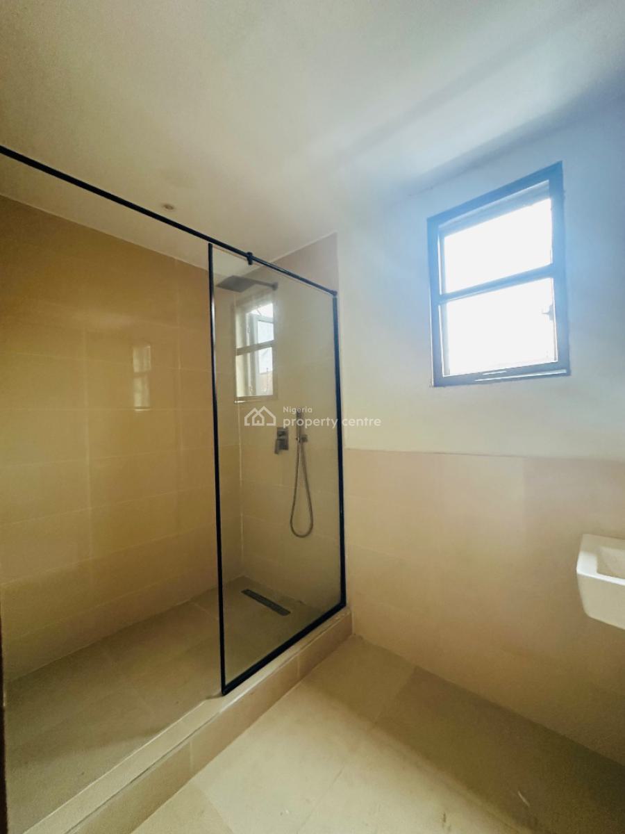 Spaciously Built 2 Bedroom Apartment with Pool, Gym & Elevator, Lekki Phase 1, Lekki, Lagos, Flat / Apartment for Rent