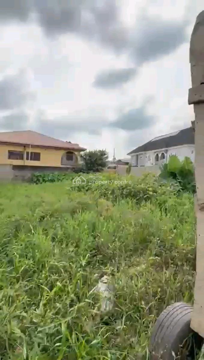 an Empty Dryland Measuring About 400sqms, Off Pedro Road, Obanikoro, Shomolu, Lagos, Mixed-use Land for Sale