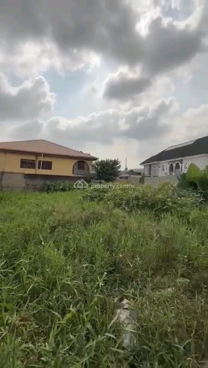 an Empty Dryland Measuring About 400sqms, Off Pedro Road, Obanikoro, Shomolu, Lagos, Mixed-use Land for Sale
