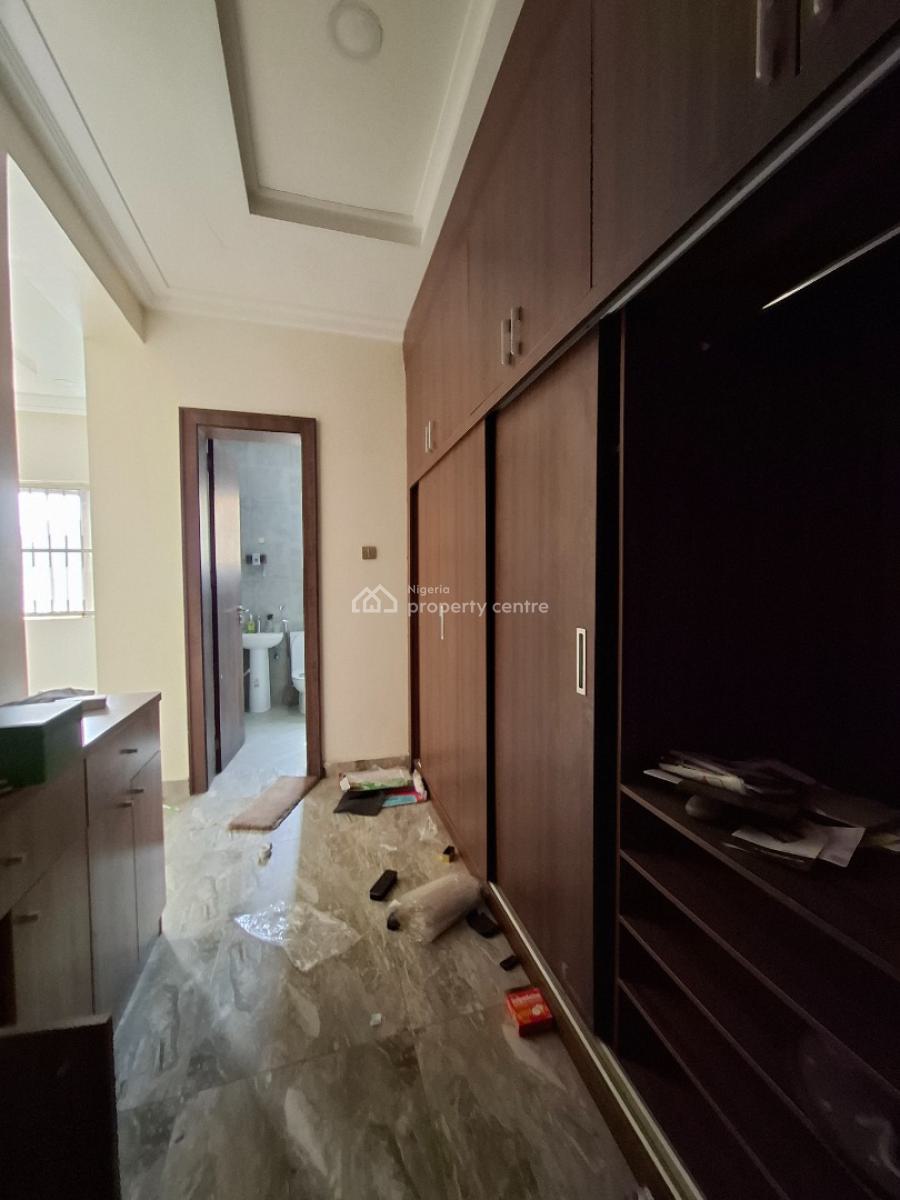 Standard 2 Bedroom with Bq, Guzape District, Abuja, Flat / Apartment for Rent