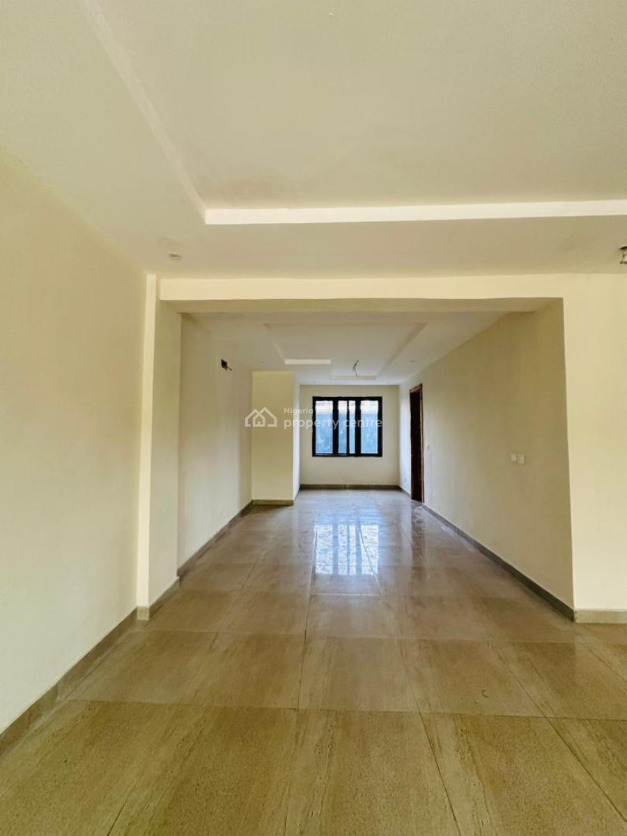 Spacious 2 Bedroom Apartment, Lekki Phase 1, Lekki, Lagos, Flat / Apartment for Rent