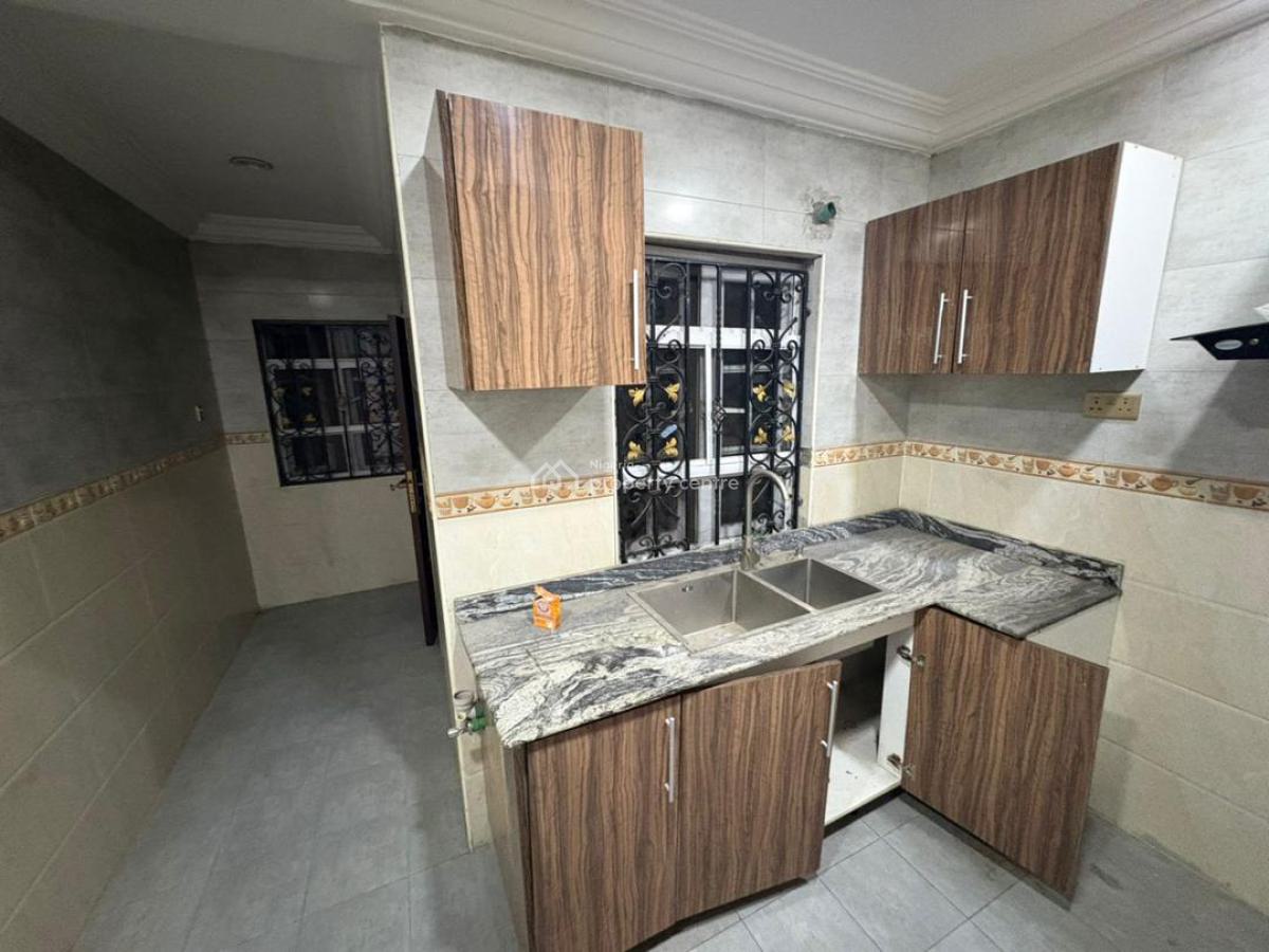 Spacious 3 Bedroom Apartment(upstairs), Off Admiralty Way, Lekki, Lagos, House for Rent