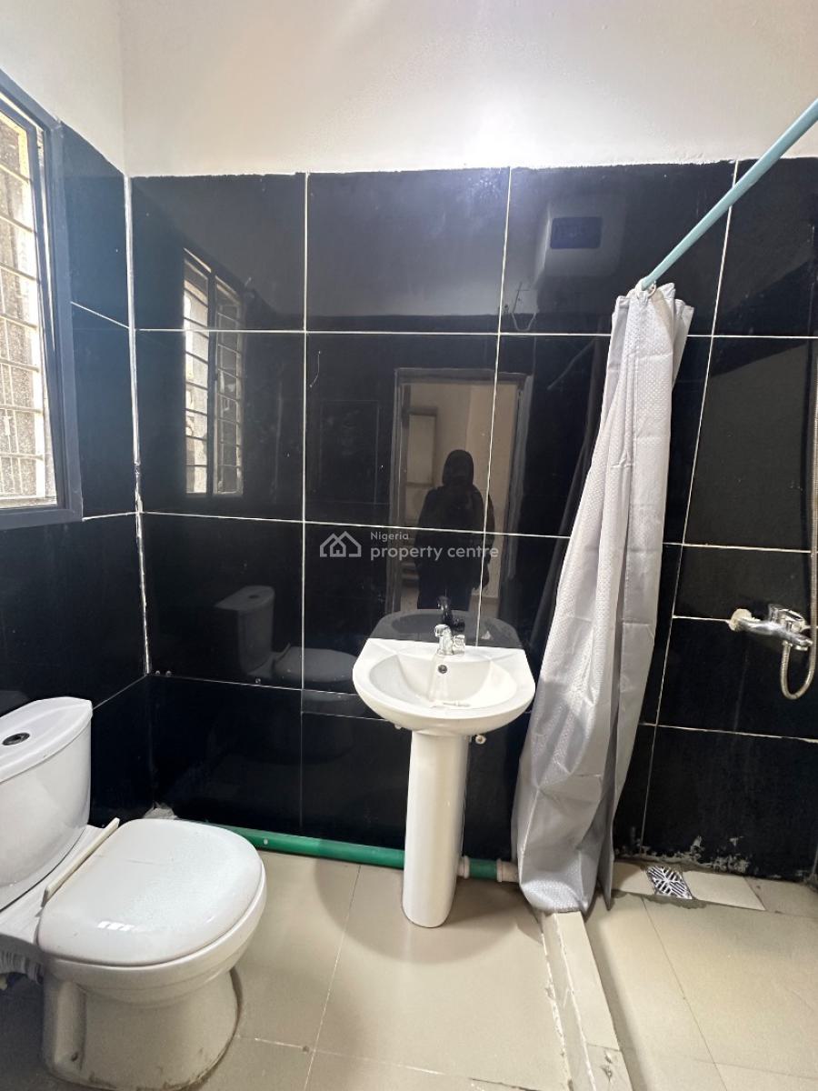 Serviced 2 Bedrooms Apartment in a Secured Estate, Lekki Phase 1, Lekki, Lagos, Flat / Apartment for Rent