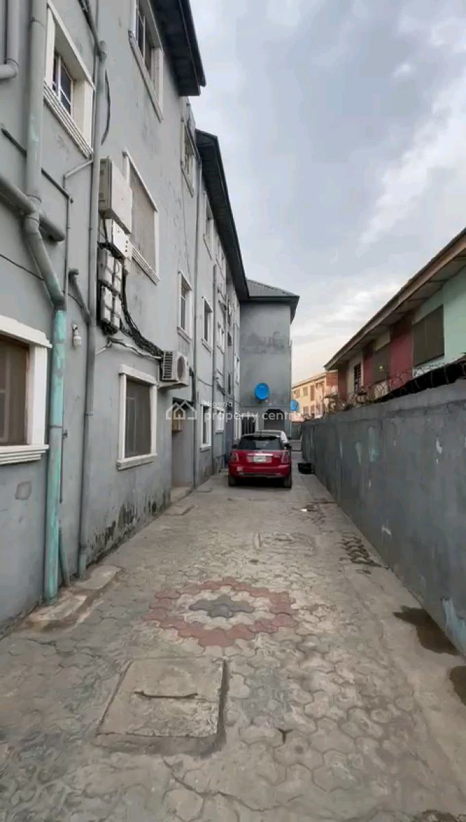 a 1bedroom Apartment, Adeniji Street, Pedro Road, Pedro, Gbagada, Lagos, Mini Flat (room and Parlour) for Rent