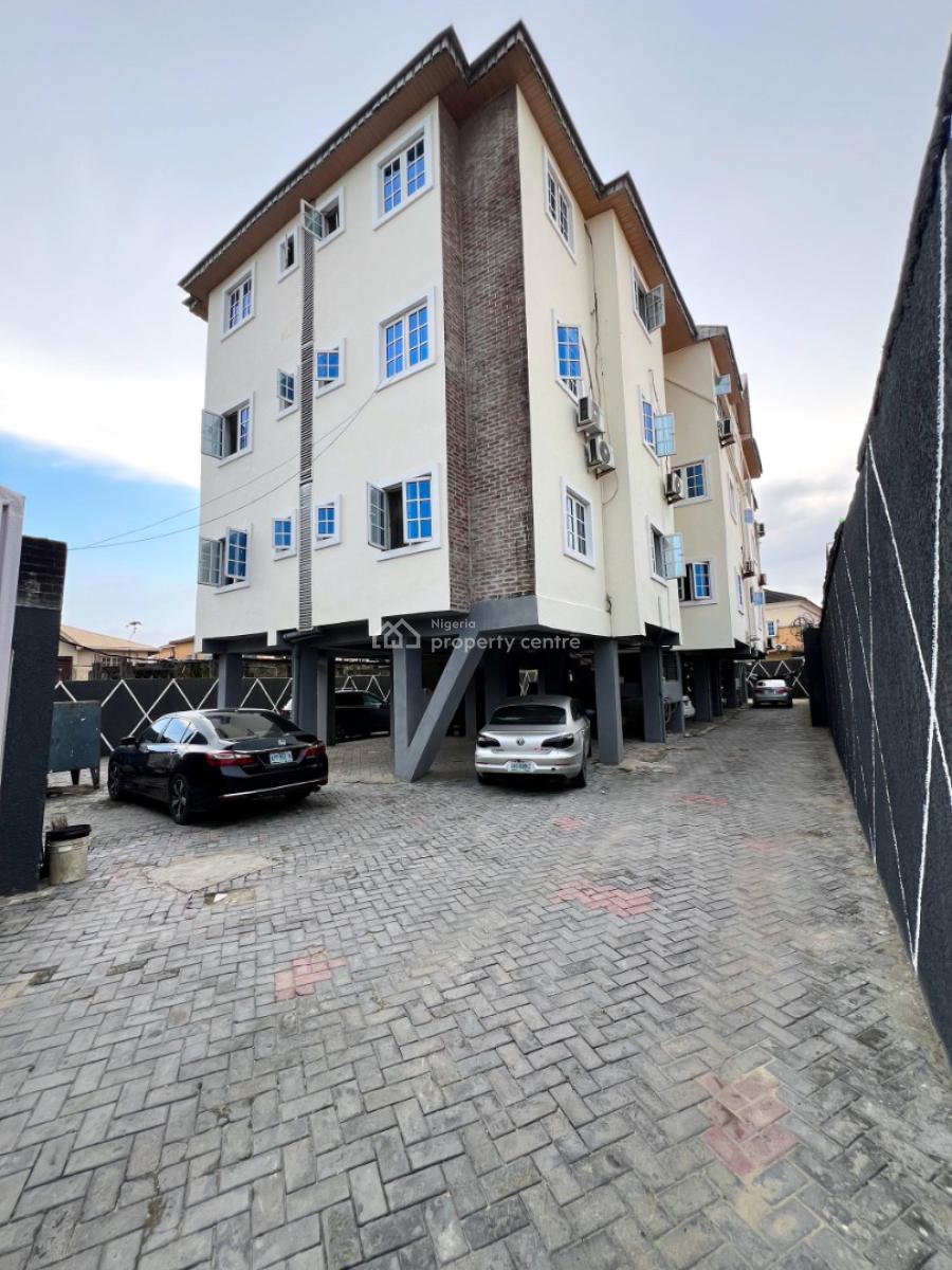Distress 2 Bedroom Apartment, Shangisha Magodo, Igbo Efon, Lekki, Lagos, Block of Flats for Sale