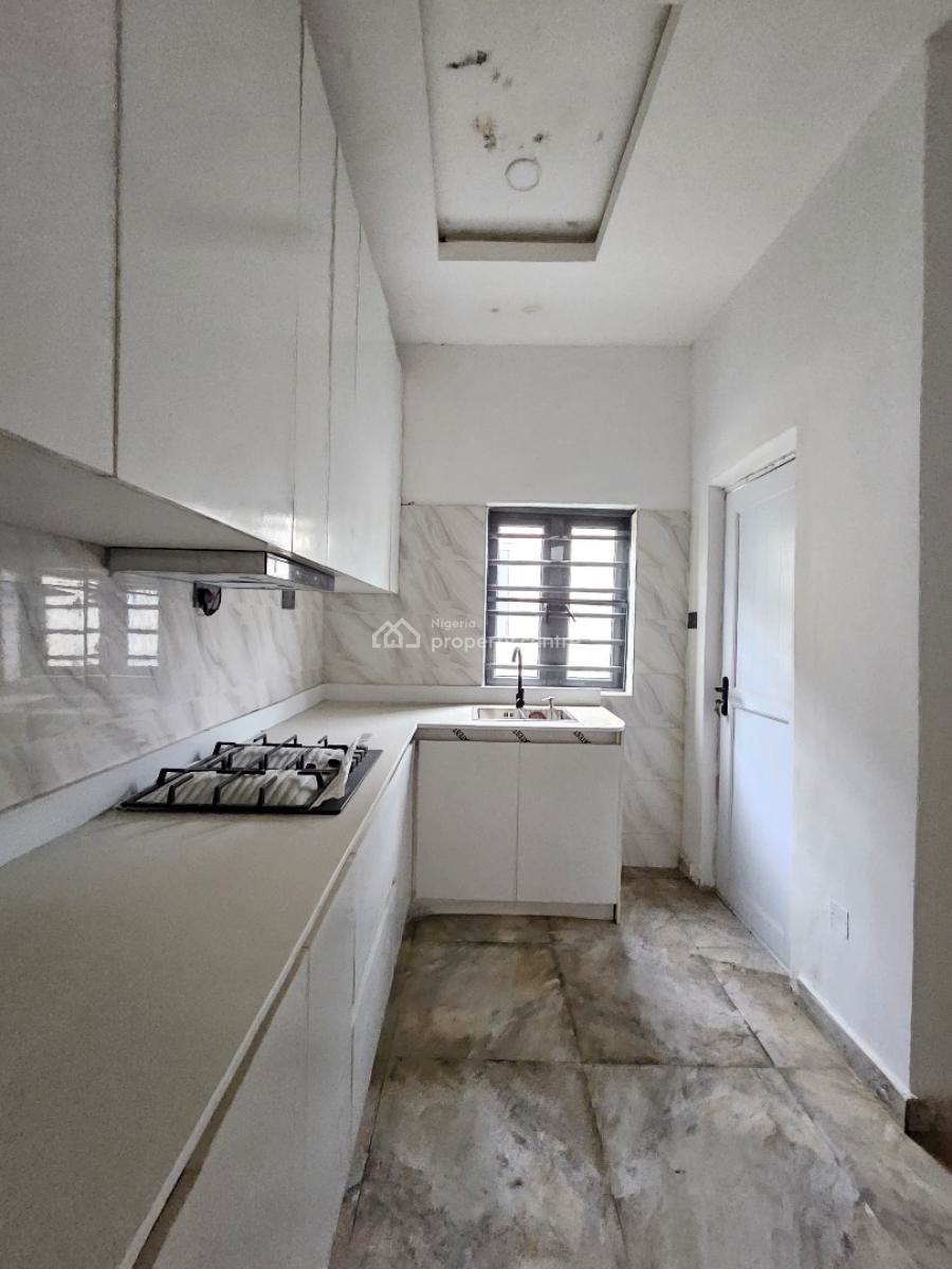 Well-built Luxury Spacious 2 Bedroom Apartment, Lekki Phase 1, Lekki, Lagos, Flat / Apartment for Sale