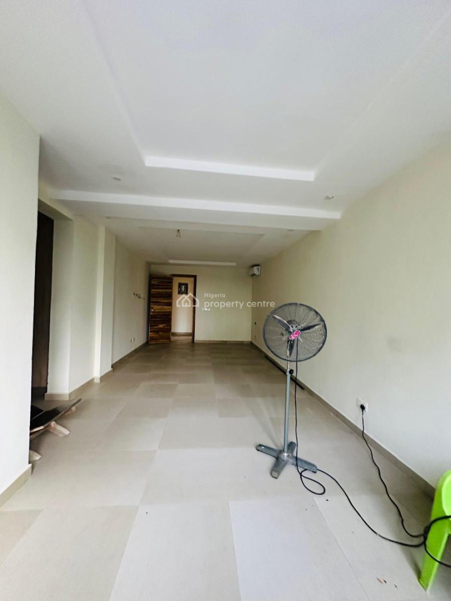 Spaciously Built 2 Bedroom Apartment with Swimming Pool, Gym & Elevator, Lekki Phase 1, Lekki, Lagos, Flat / Apartment for Rent