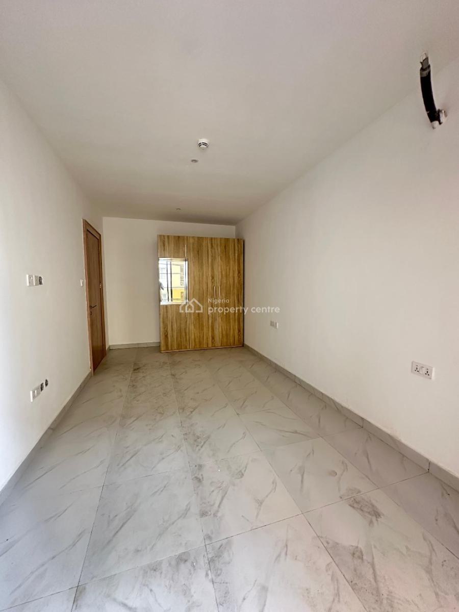 Spacious Well-built 3 Bedroom Apartment with Bq & Elevator, Ikate Elegushi, Lekki, Lagos, Flat / Apartment for Sale