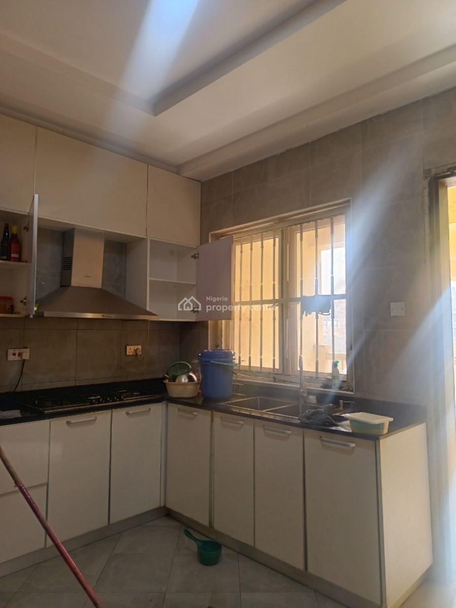 Spacious 2 Bedroom Apartment with a Bq, Asokoro District, Abuja, Flat / Apartment for Rent