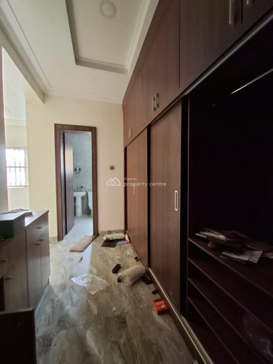 Two Bedroom Apartment with a Boys Quarters, Guzape District, Abuja, Flat / Apartment for Rent