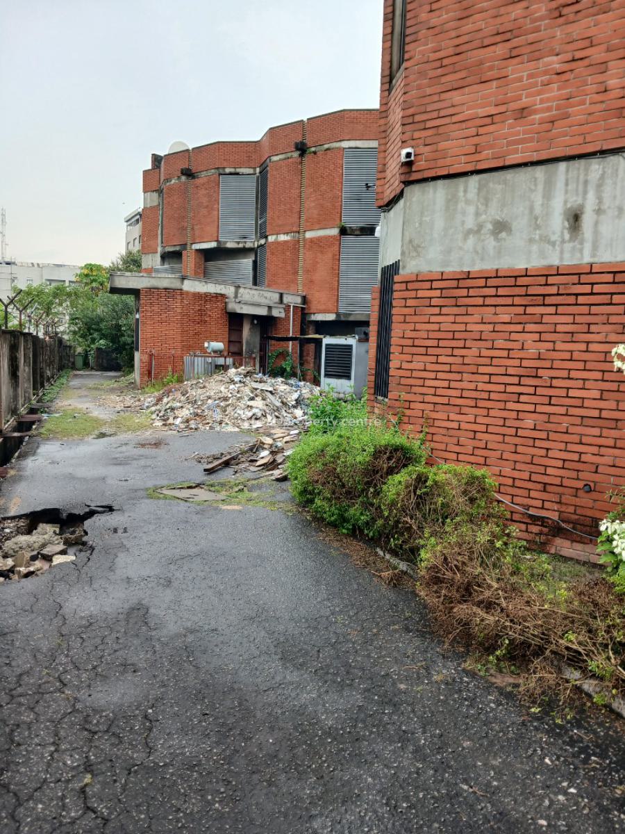 an Hospital  Building on 3 Floors., Saint Gregory/ Ikoyi Road., Obalende, Lagos Island, Lagos, House for Sale