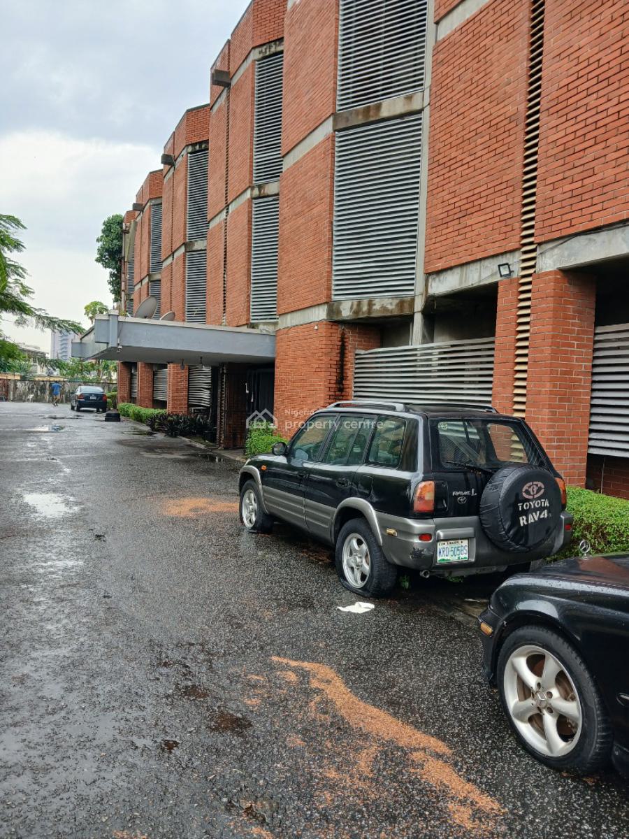 an Hospital  Building on 3 Floors., Saint Gregory/ Ikoyi Road., Obalende, Lagos Island, Lagos, House for Sale