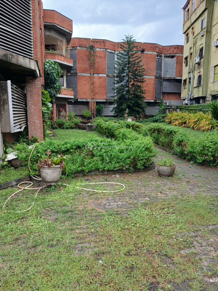 an Hospital  Building on 3 Floors., Saint Gregory/ Ikoyi Road., Obalende, Lagos Island, Lagos, House for Sale