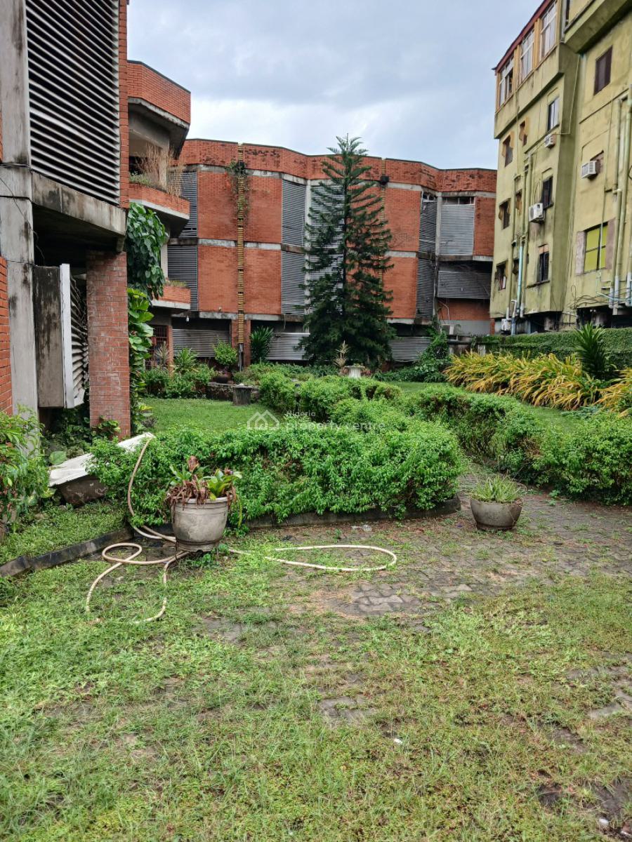 an Hospital  Building on 3 Floors., Saint Gregory/ Ikoyi Road., Obalende, Lagos Island, Lagos, House for Sale