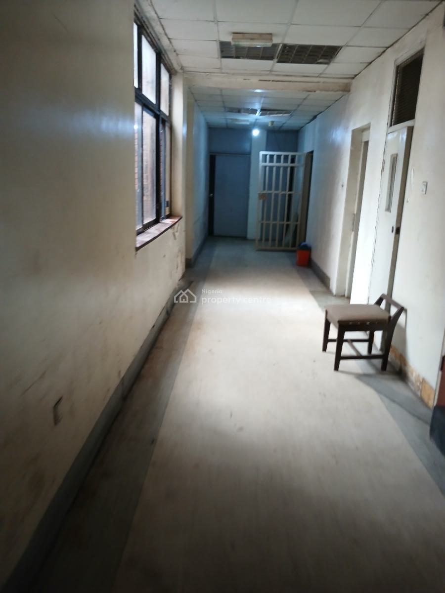 an Hospital  Building on 3 Floors., Saint Gregory/ Ikoyi Road., Obalende, Lagos Island, Lagos, House for Sale