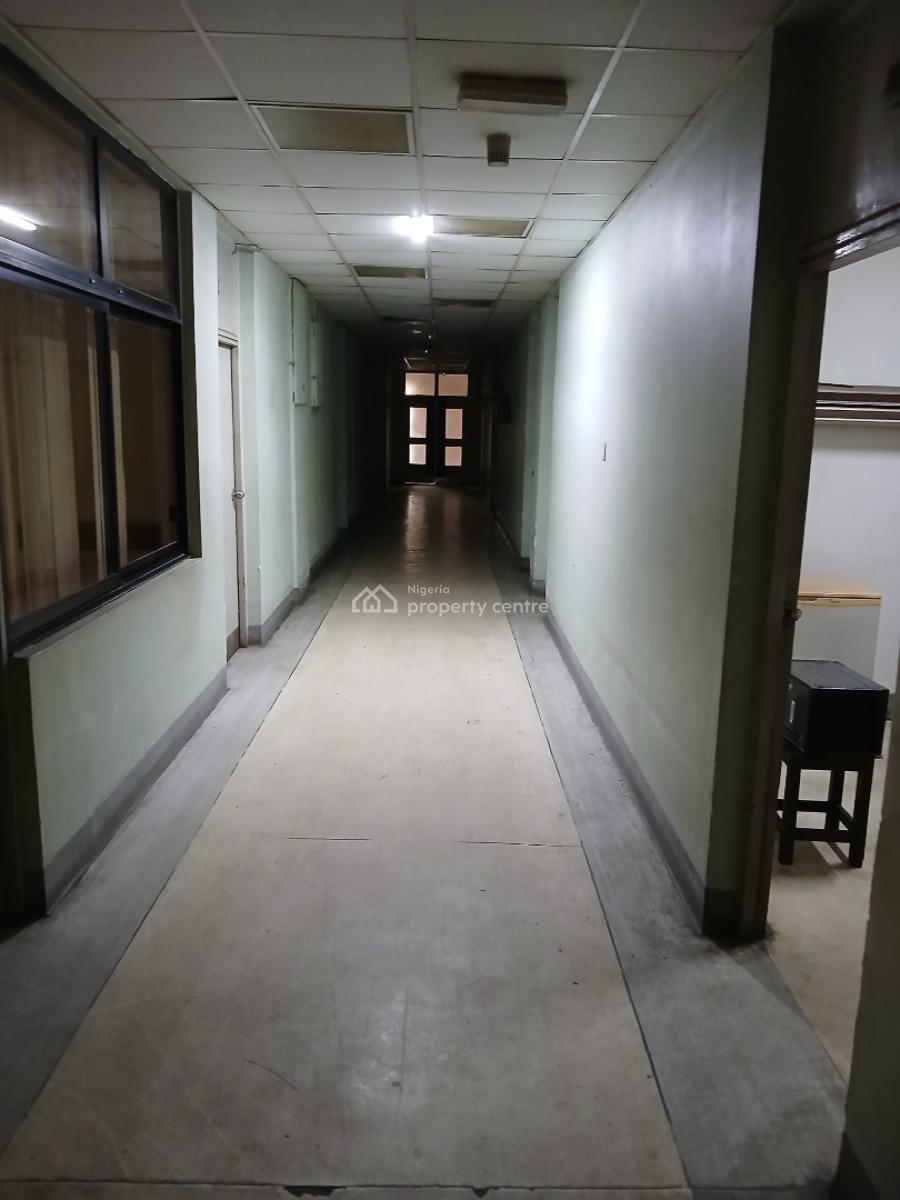 an Hospital  Building on 3 Floors., Saint Gregory/ Ikoyi Road., Obalende, Lagos Island, Lagos, House for Sale