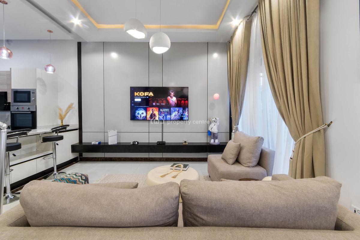 Beautiful 3-bedroom Apartment with Snooker, Swimming  Pool and Bathtub, Lekki Phase 1, Lekki, Lagos, Flat / Apartment Short Let