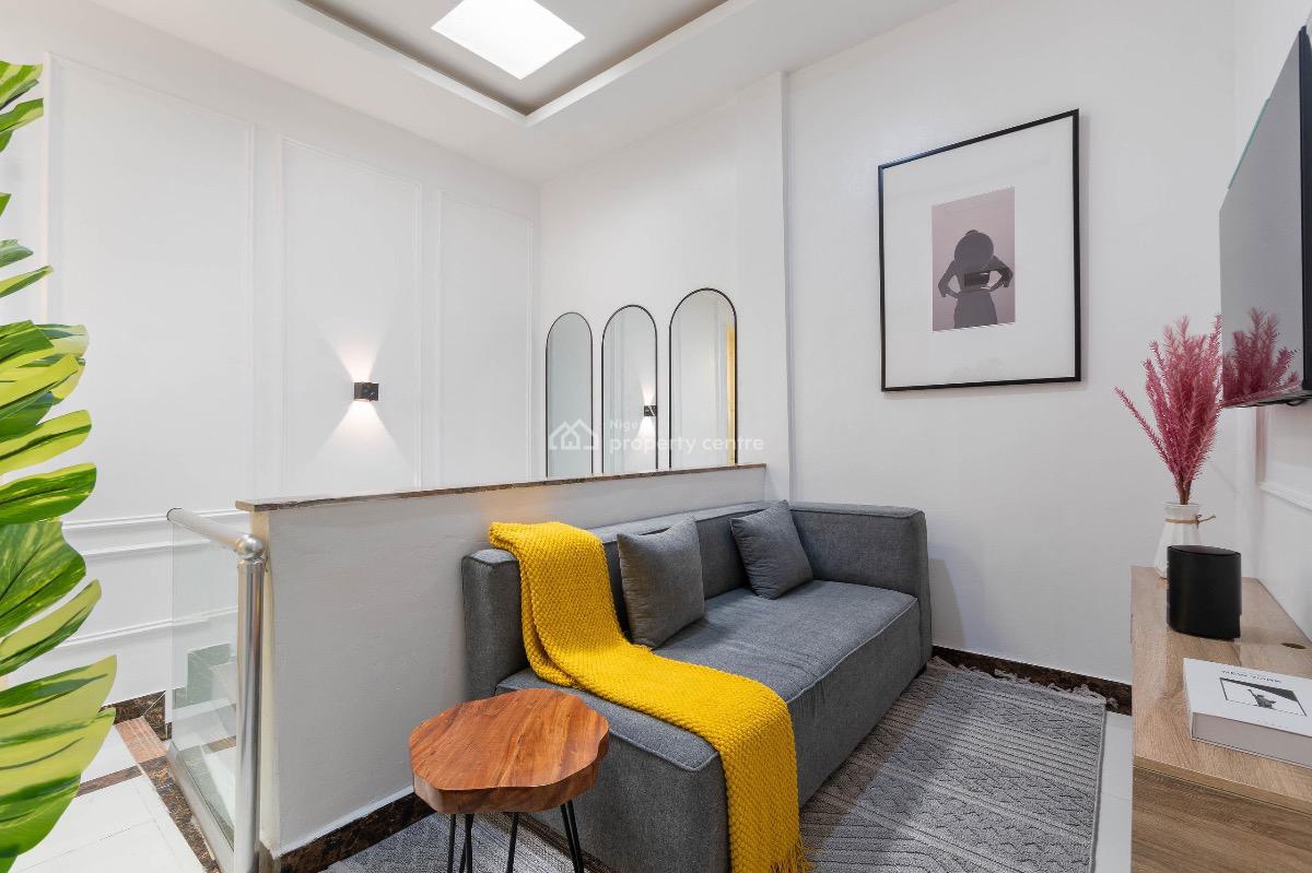 Beautiful 3-bedroom Apartment with Snooker, Swimming  Pool and Bathtub, Lekki Phase 1, Lekki, Lagos, Flat / Apartment Short Let