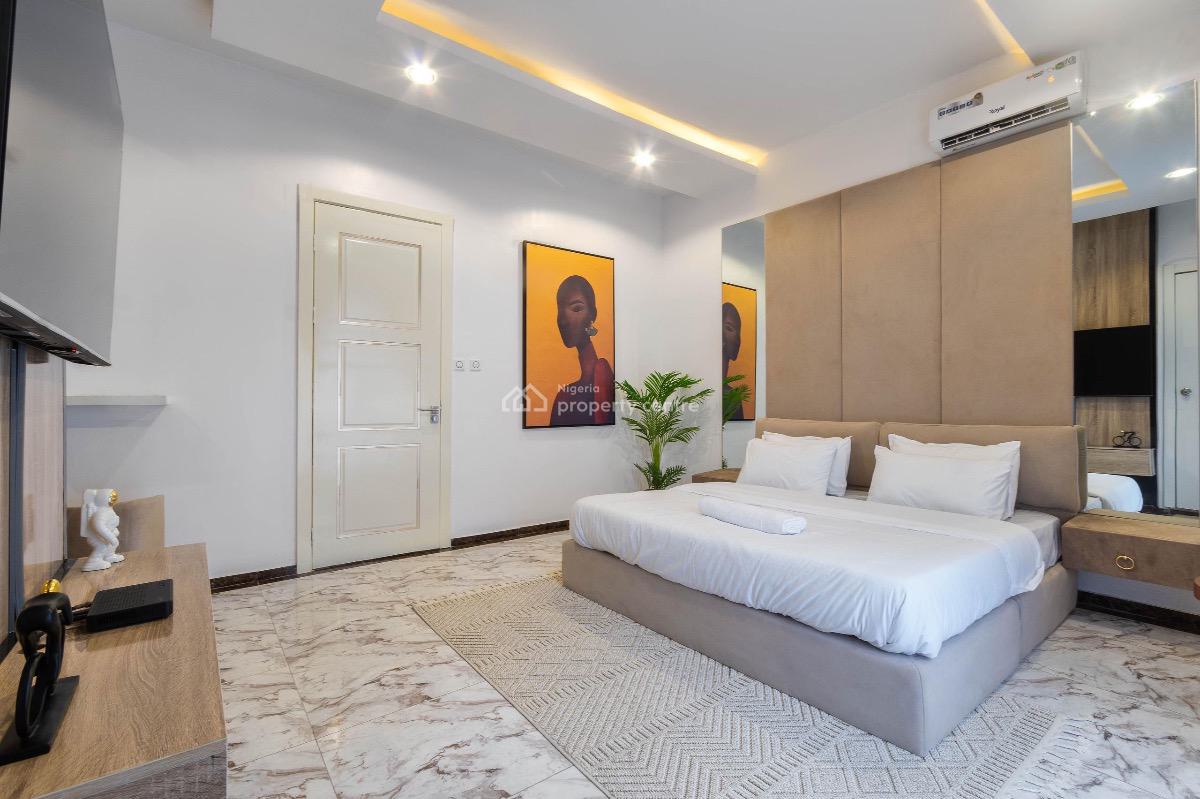 Beautiful 3-bedroom Apartment with Snooker, Swimming  Pool and Bathtub, Lekki Phase 1, Lekki, Lagos, Flat / Apartment Short Let