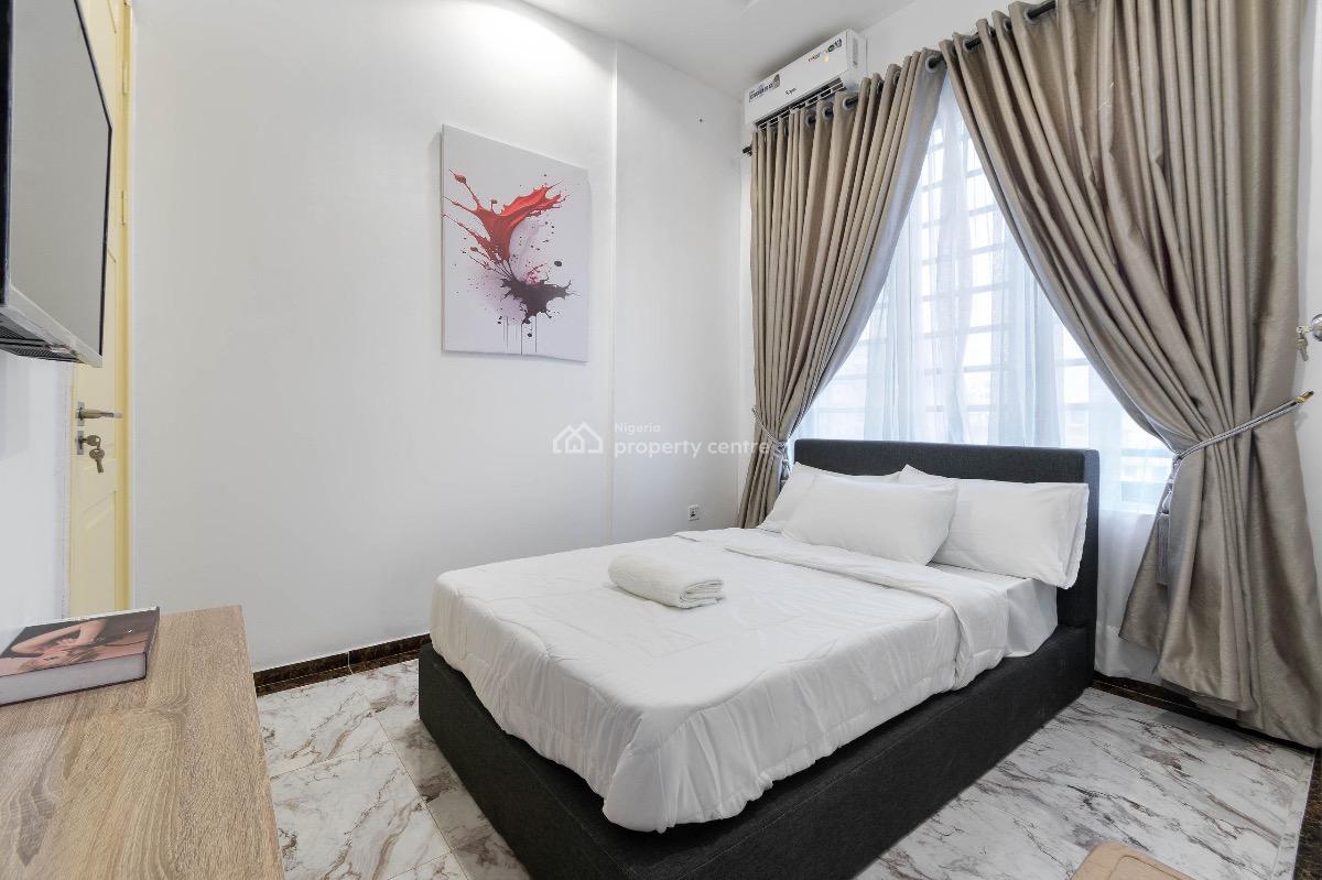 Beautiful 3-bedroom Apartment with Snooker, Swimming  Pool and Bathtub, Lekki Phase 1, Lekki, Lagos, Flat / Apartment Short Let