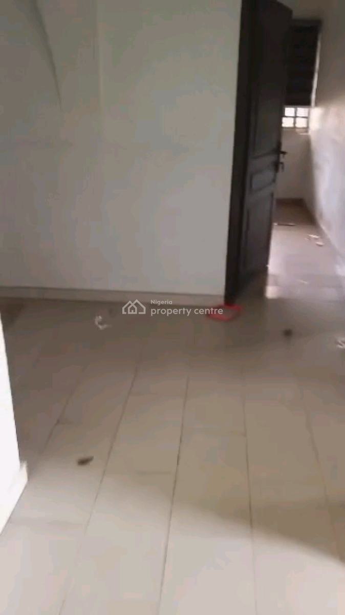 Decent 3 Bedroom Up Flat, 3 Toilets, 2 Bathrooms, 2 Rooms Ensuite, Bakare Dawodu, Ifako, Gbagada, Lagos, Flat / Apartment for Rent