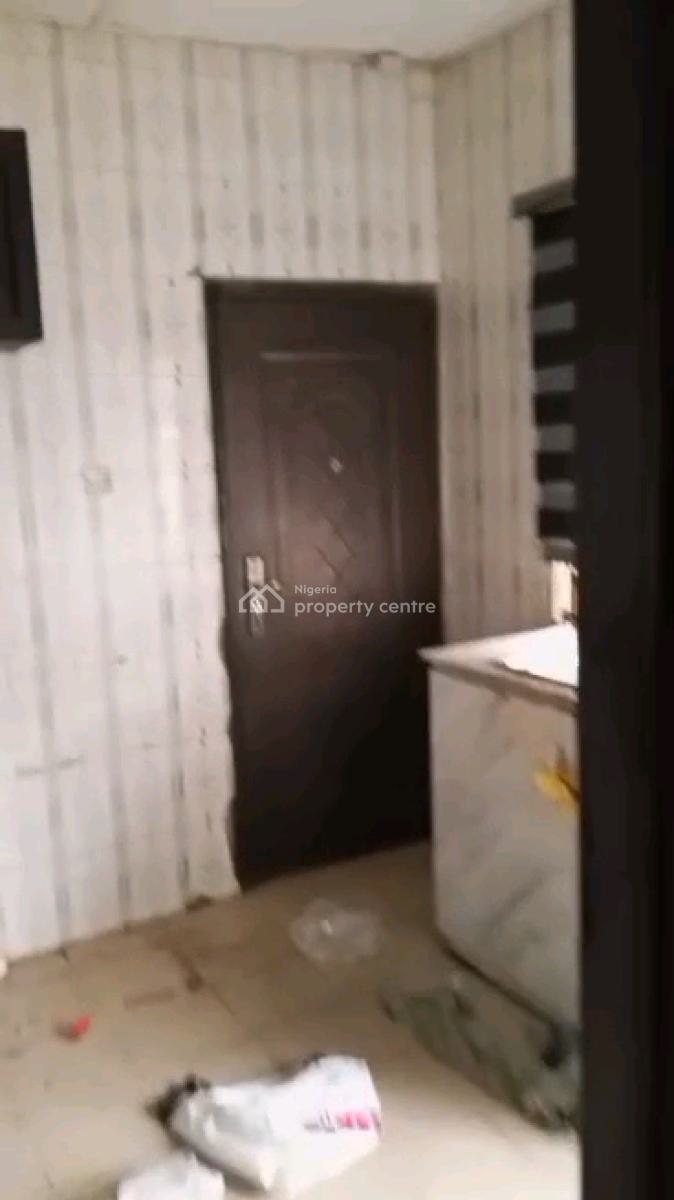 Decent 3 Bedroom Up Flat, 3 Toilets, 2 Bathrooms, 2 Rooms Ensuite, Bakare Dawodu, Ifako, Gbagada, Lagos, Flat / Apartment for Rent