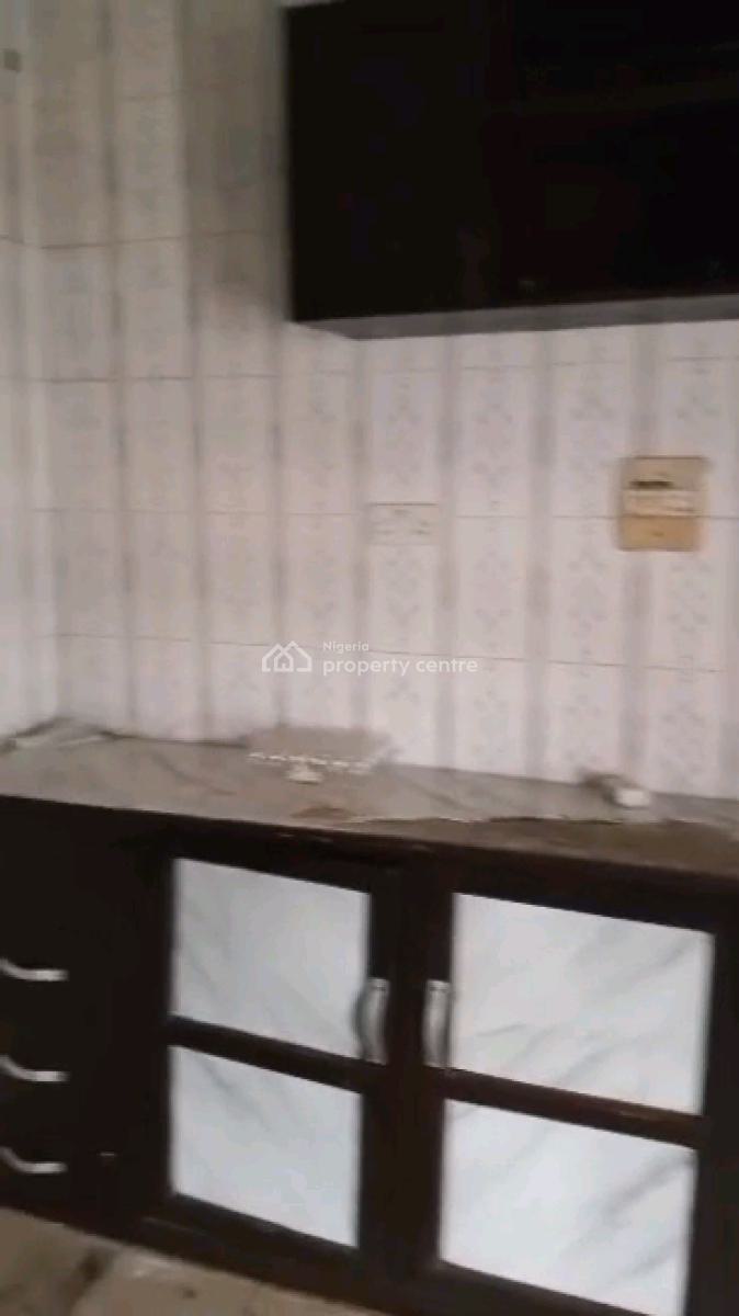 Decent 3 Bedroom Up Flat, 3 Toilets, 2 Bathrooms, 2 Rooms Ensuite, Bakare Dawodu, Ifako, Gbagada, Lagos, Flat / Apartment for Rent