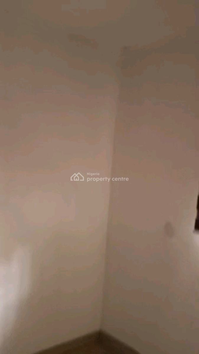 Decent 3 Bedroom Up Flat, 3 Toilets, 2 Bathrooms, 2 Rooms Ensuite, Bakare Dawodu, Ifako, Gbagada, Lagos, Flat / Apartment for Rent