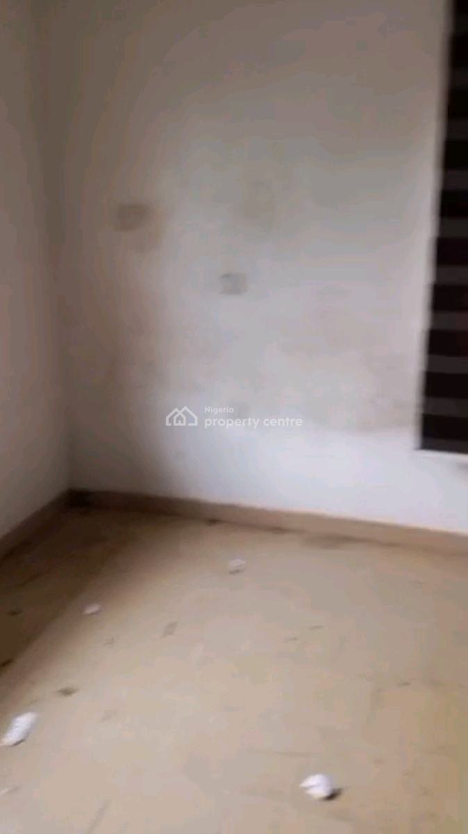 Decent 3 Bedroom Up Flat, 3 Toilets, 2 Bathrooms, 2 Rooms Ensuite, Bakare Dawodu, Ifako, Gbagada, Lagos, Flat / Apartment for Rent