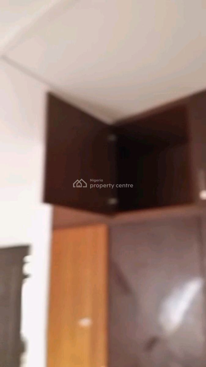 Decent 3 Bedroom Up Flat, 3 Toilets, 2 Bathrooms, 2 Rooms Ensuite, Bakare Dawodu, Ifako, Gbagada, Lagos, Flat / Apartment for Rent