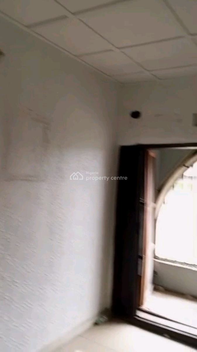 Decent 3 Bedroom Up Flat, 3 Toilets, 2 Bathrooms, 2 Rooms Ensuite, Bakare Dawodu, Ifako, Gbagada, Lagos, Flat / Apartment for Rent