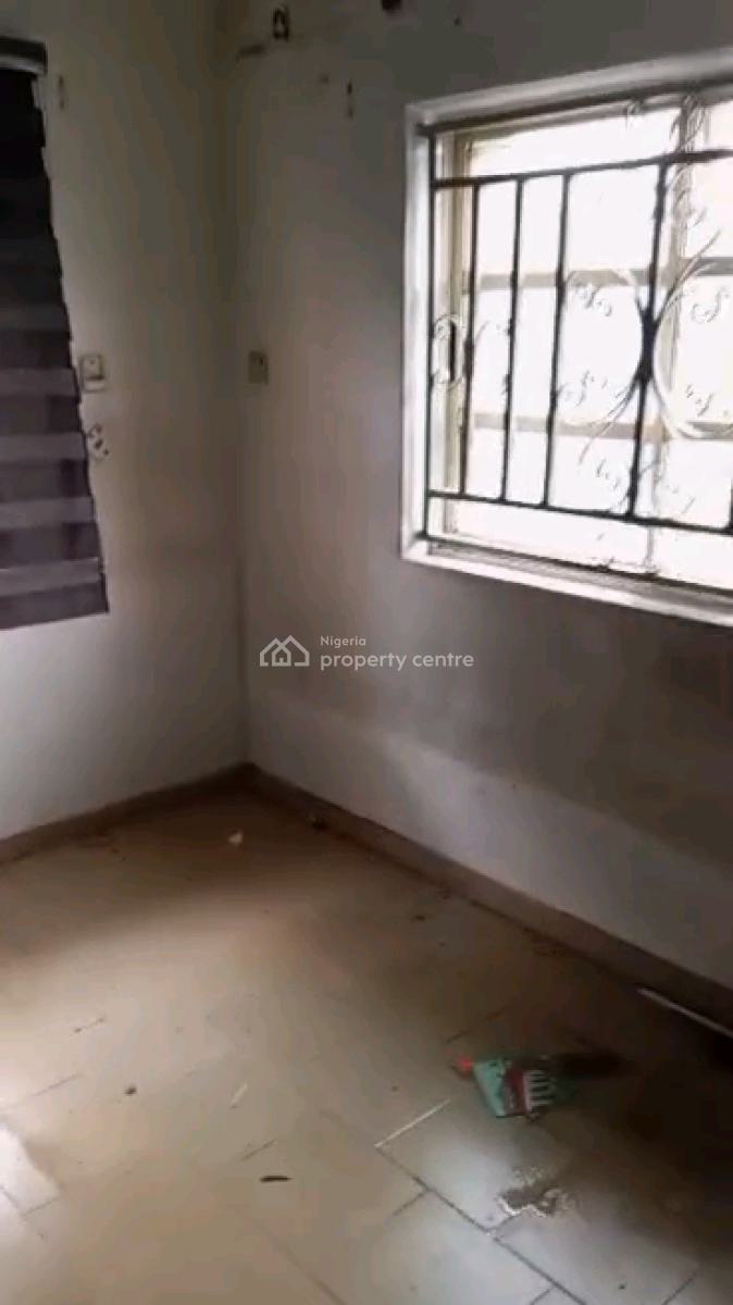 Decent 3 Bedroom Up Flat, 3 Toilets 2 Bathroom, 2 Rooms Ensuite, Bakare Dawodu, Ifako, Gbagada, Lagos, Flat / Apartment for Rent