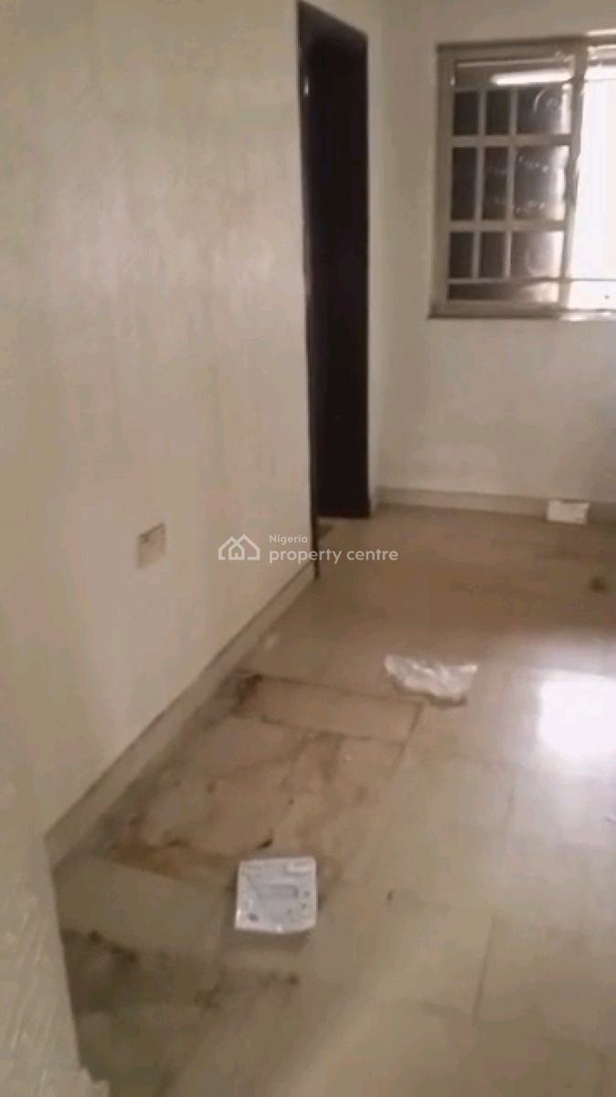 Decent 3 Bedroom Up Flat, 3 Toilets 2 Bathroom, 2 Rooms Ensuite, Bakare Dawodu, Ifako, Gbagada, Lagos, Flat / Apartment for Rent