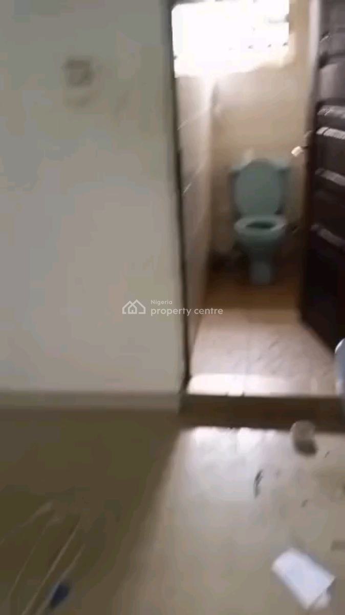 Decent 3 Bedroom Up Flat, 3 Toilets 2 Bathroom, 2 Rooms Ensuite, Bakare Dawodu, Ifako, Gbagada, Lagos, Flat / Apartment for Rent