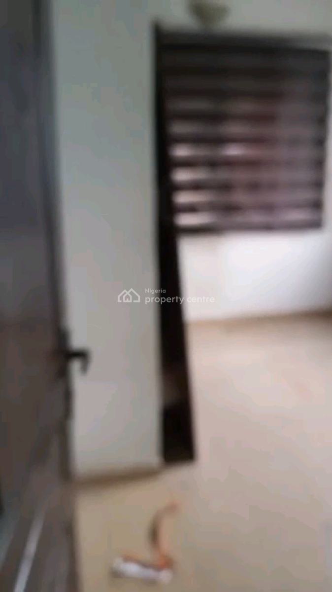 Decent 3 Bedroom Up Flat, 3 Toilets 2 Bathroom, 2 Rooms Ensuite, Bakare Dawodu, Ifako, Gbagada, Lagos, Flat / Apartment for Rent